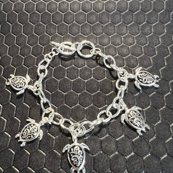 Turtle Charm Bracelet Black and with a Toggle Lock 18K White Gold Filled - Picture 1 of 1